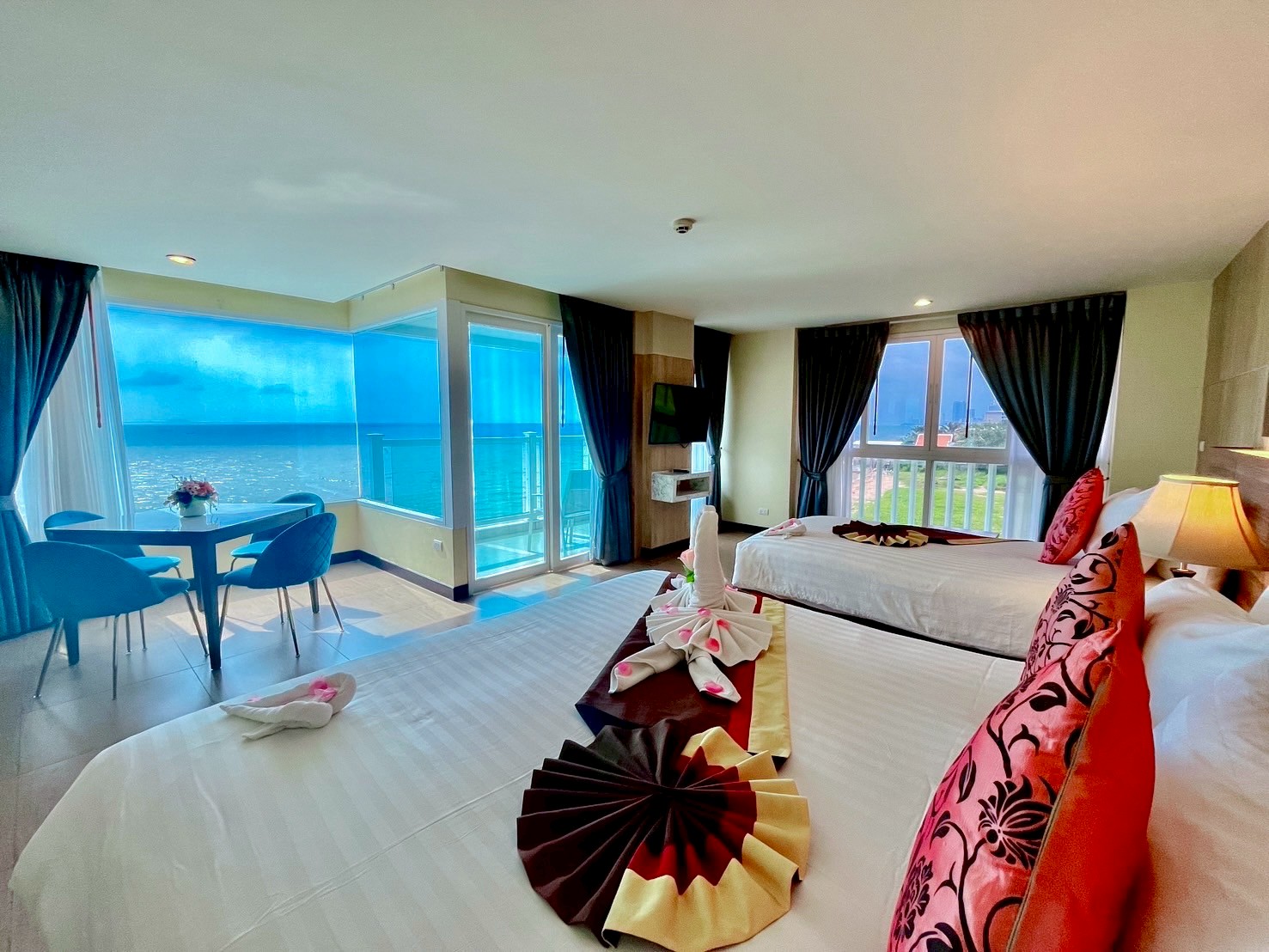 บีช ฟร้อนท์ โอเชียน วิว